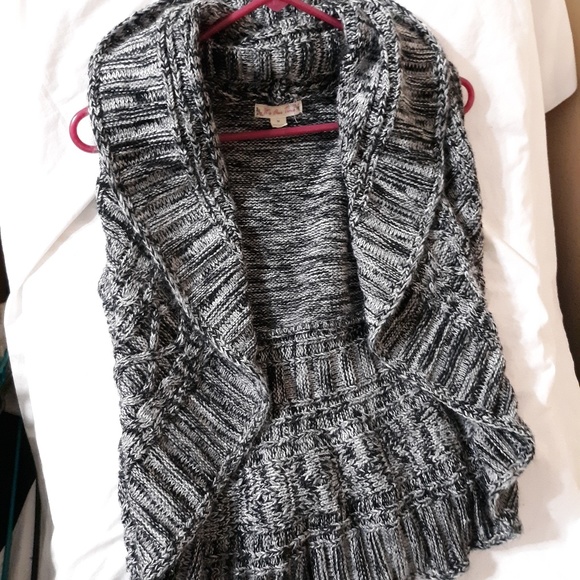 Sweater vest thing - Picture 1 of 2